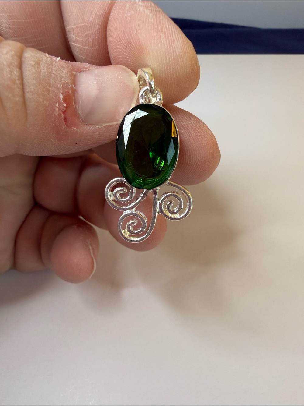 925 Sterling Silver Green Faceted Stone Pendant Ornate Swirl Design